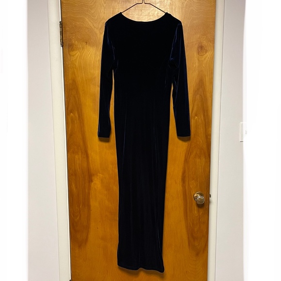 Ladies Newport News Blue Velvet V Neck Dress Luxury Style - Picture 4 of 4